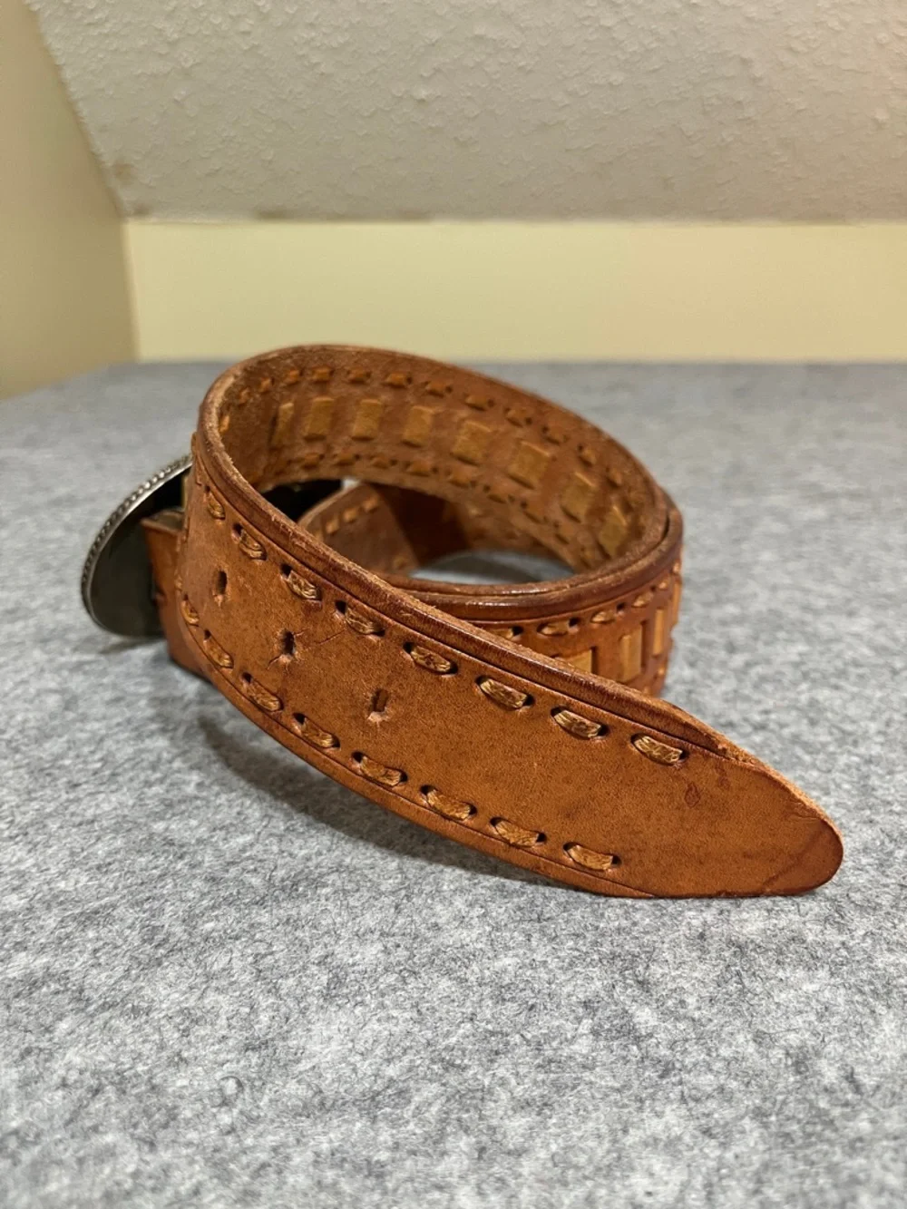 Western Horsehead Oval Belt Buckle with Tan Leather Strap Market - Picture 2 of 9